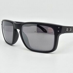 Oakley OO9102-D655 Holbrook Black Frame Polarized Black Iridium Lens Sunglasses